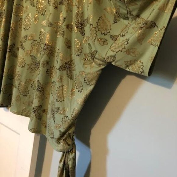 New Directions Curvy Top - Picture 5 of 5